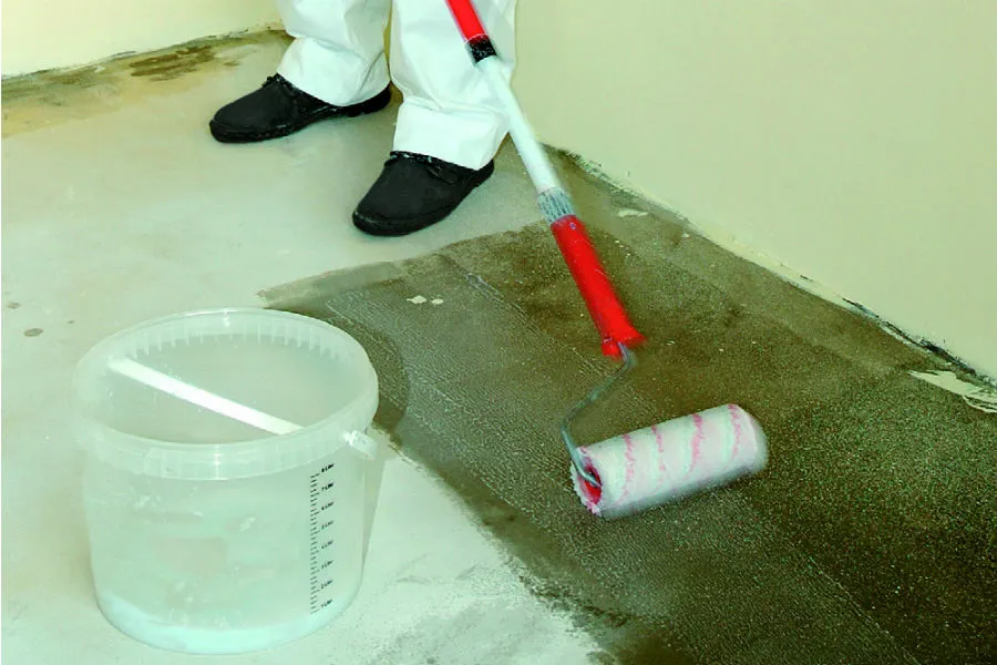 Czy gruntować podłoże pod panele? Poznaj korzyści i istotne wskazówki.