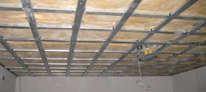 Jak zamontować panele na suficie: 8 kroków do perfekcji