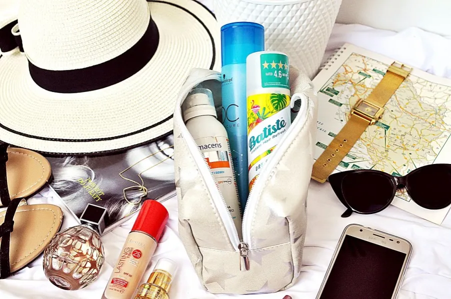 Jakie kosmetyki na wakacje, które uratują Twoją skórę przed słońcem
