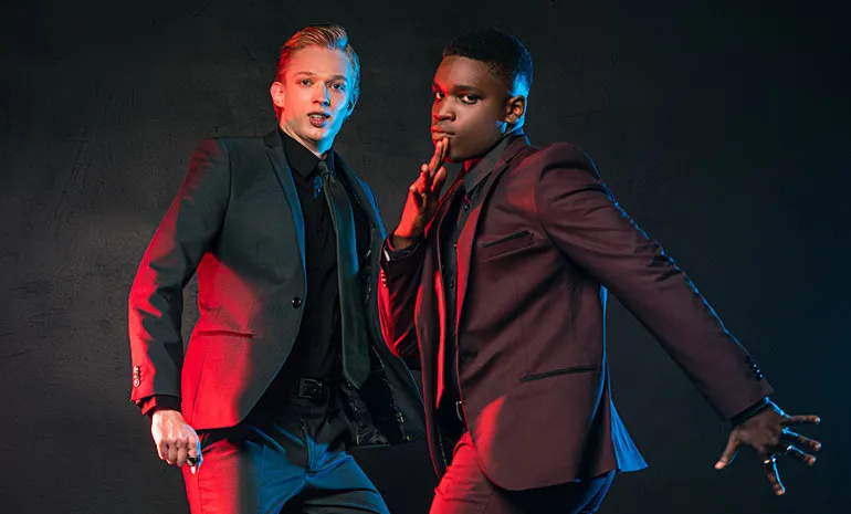 W co się ubrać na 18 brata? Inspiracje na wyjątkową imprezę urodzinową.