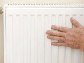 Dlaczego grzejnik trzypłytowy słabo grzeje? 6 możliwych przyczyn