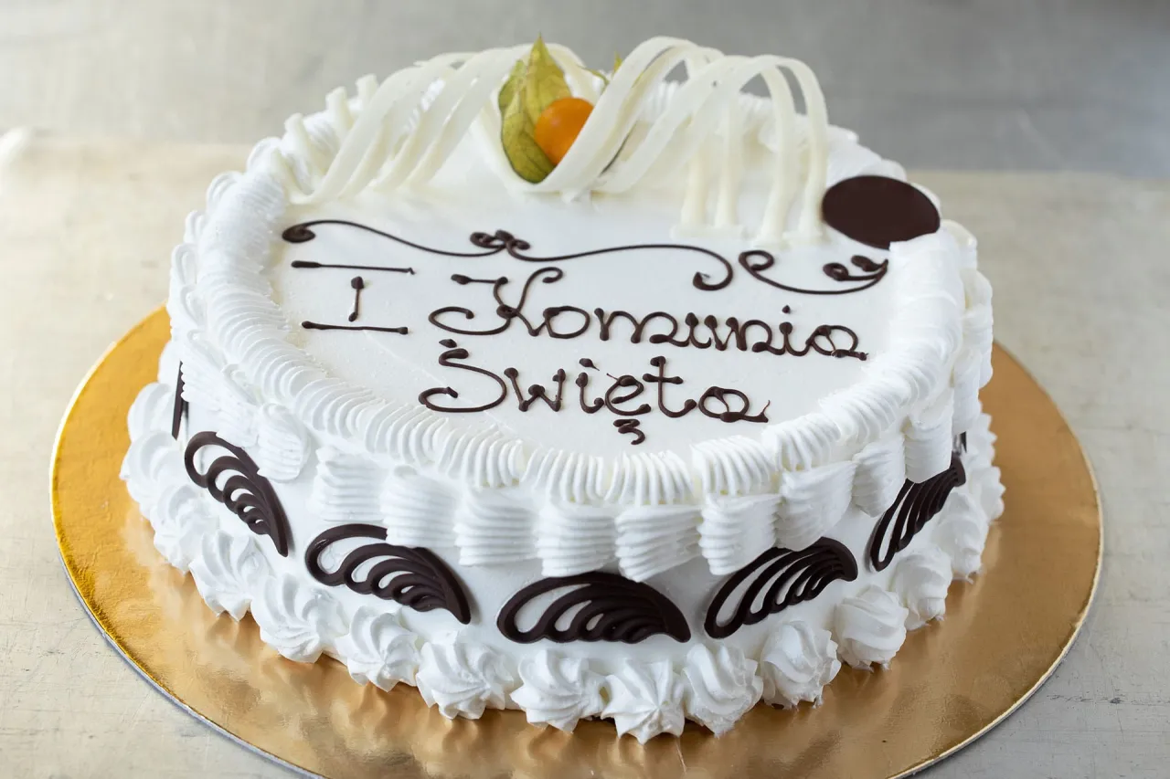 Jak udekorować tort na komunię - inspiracje i pomysły na dekoracje Jak udekorować tort na komunię - inspiracje i pomysły na dekoracje