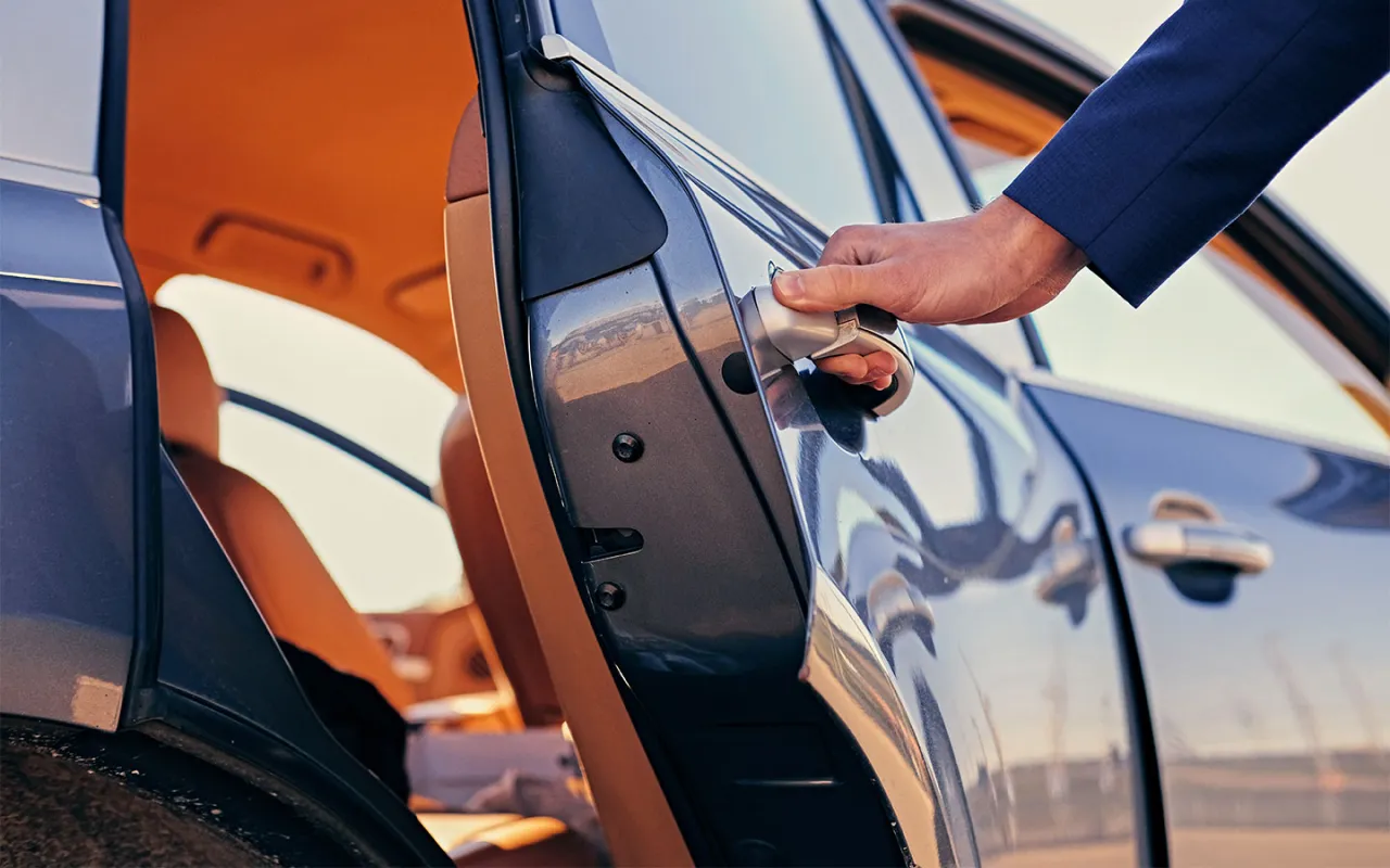 Jak skutecznie wygłuszyć drzwi samochodowe i cieszyć się ciszą w aucie