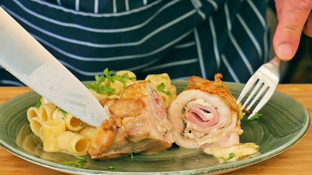 Roladki drobiowe w sosie serowym - prosty przepis na pyszny obiad