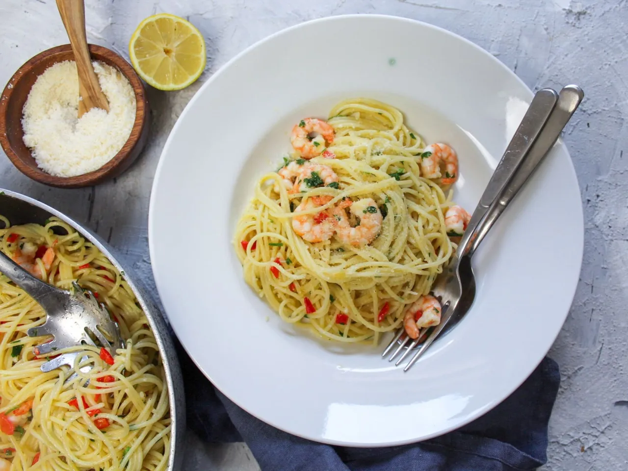 Prosty przepis na spaghetti z chili i czosnkiem, który zachwyci smakiem