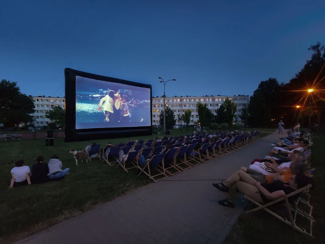 Jak zorganizować kino plenerowe i uniknąć najczęstszych błędów