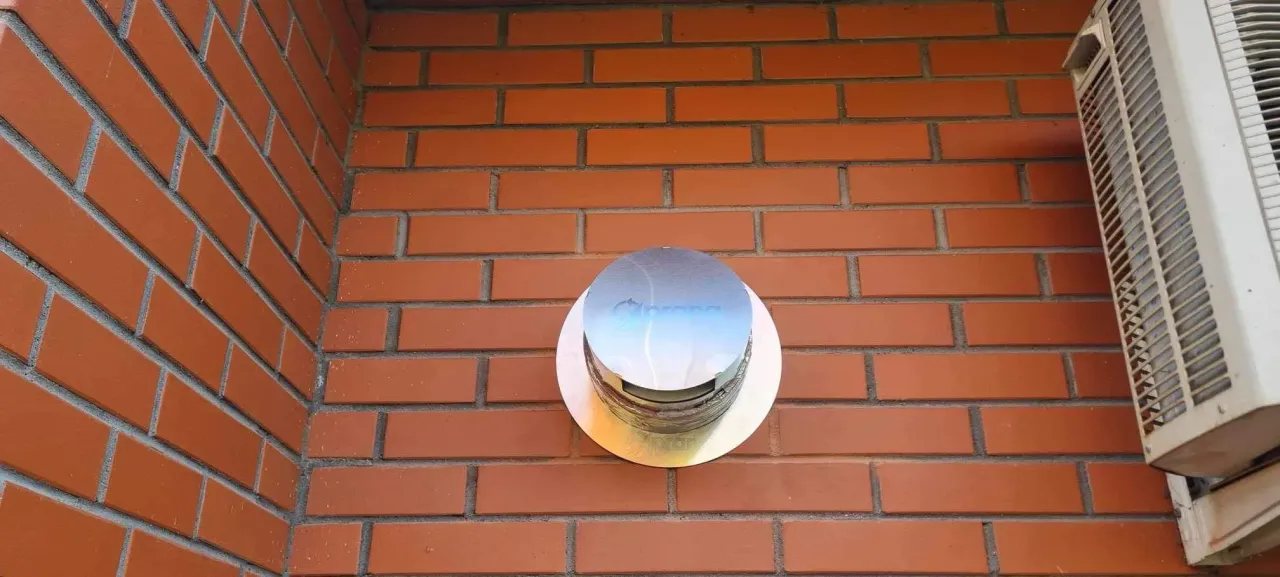 Wilgoć na oknach i zaduch o poranku? Testujemy rekuperatory ścienne – Ranking rozwiązań do sypialni i salonu