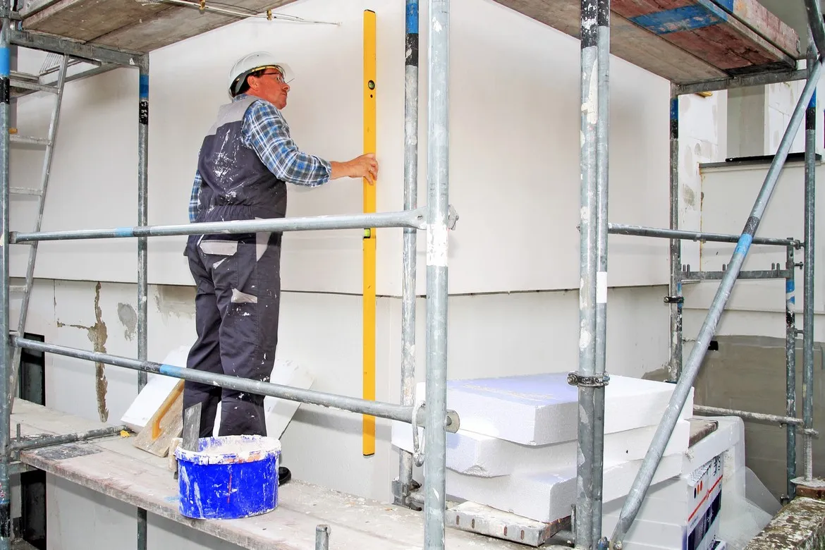 Tynk czy farba – co wybrać, aby uniknąć kosztownych błędów?