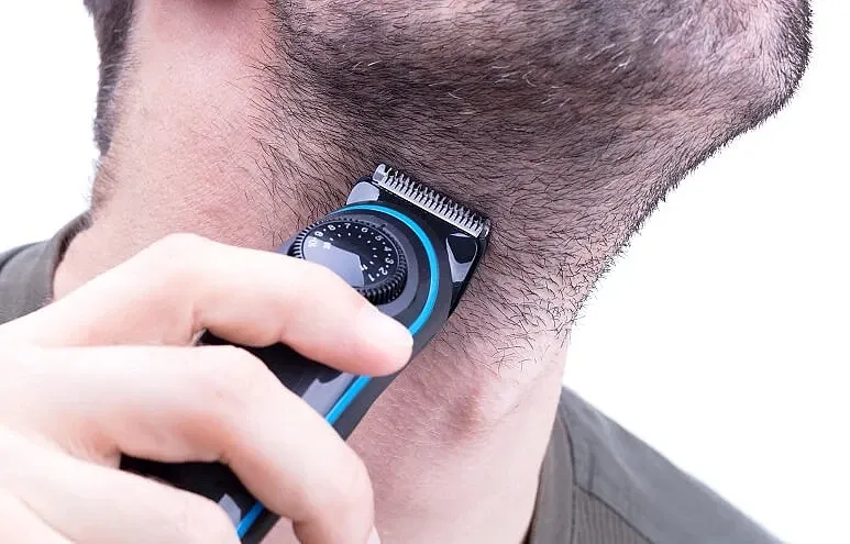 Czy można przewozić maszynkę do golenia w bagażu podręcznym? Zasady i porady