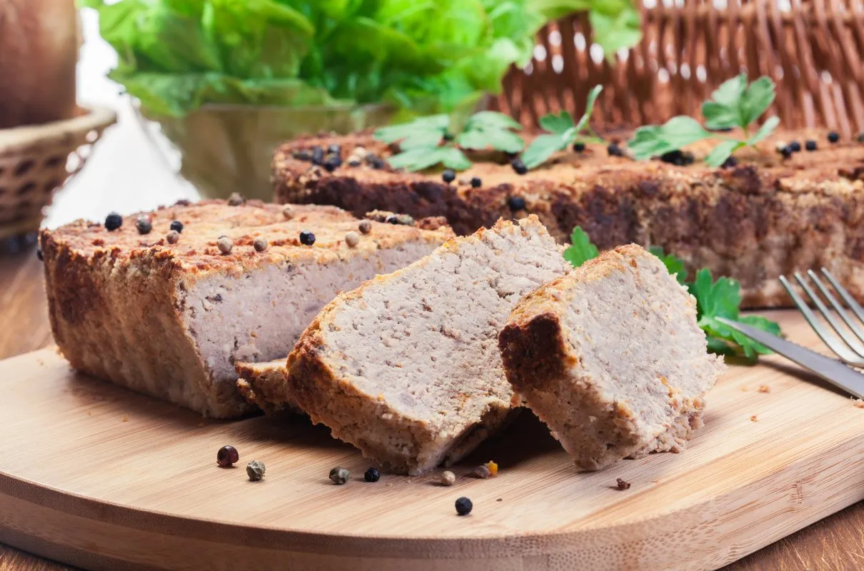 Jak zrobić pasztet drobiowo wieprzowy, który zachwyci smakiem?