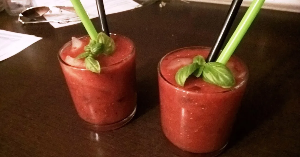 Najlepsze drinki z bazylią, które zachwycą Twoje kubki smakowe