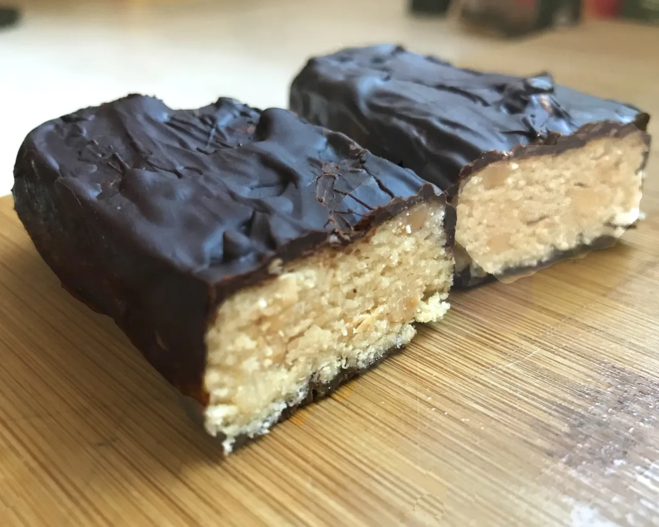 Jak zrobić batona proteinowego w prosty sposób – zdrowe składniki