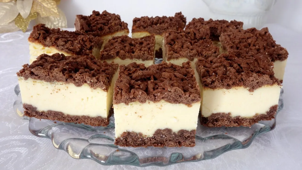 Przepis na sernik z ciemnym ciastem, który zachwyci Twoich gości