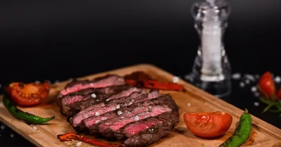 Najlepsza wołowina na steki - unikaj najgorszych kawałków mięsa