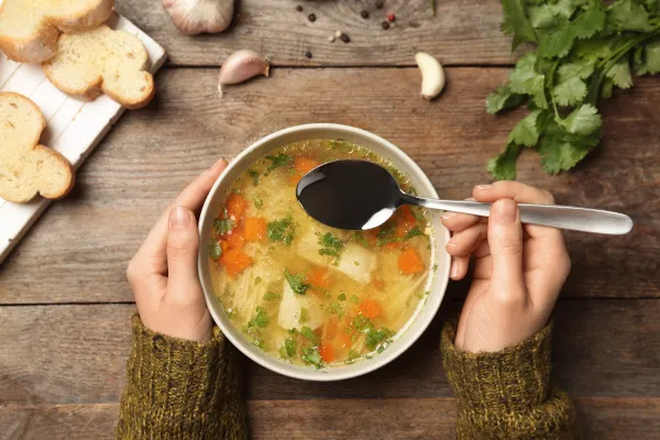 Czy rosół jest dietetyczny? Sprawdź, ile kalorii naprawdę ma