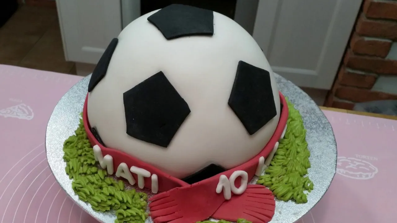 Jak zrobić tort piłkarski, który zachwyci każdego fana futbolu