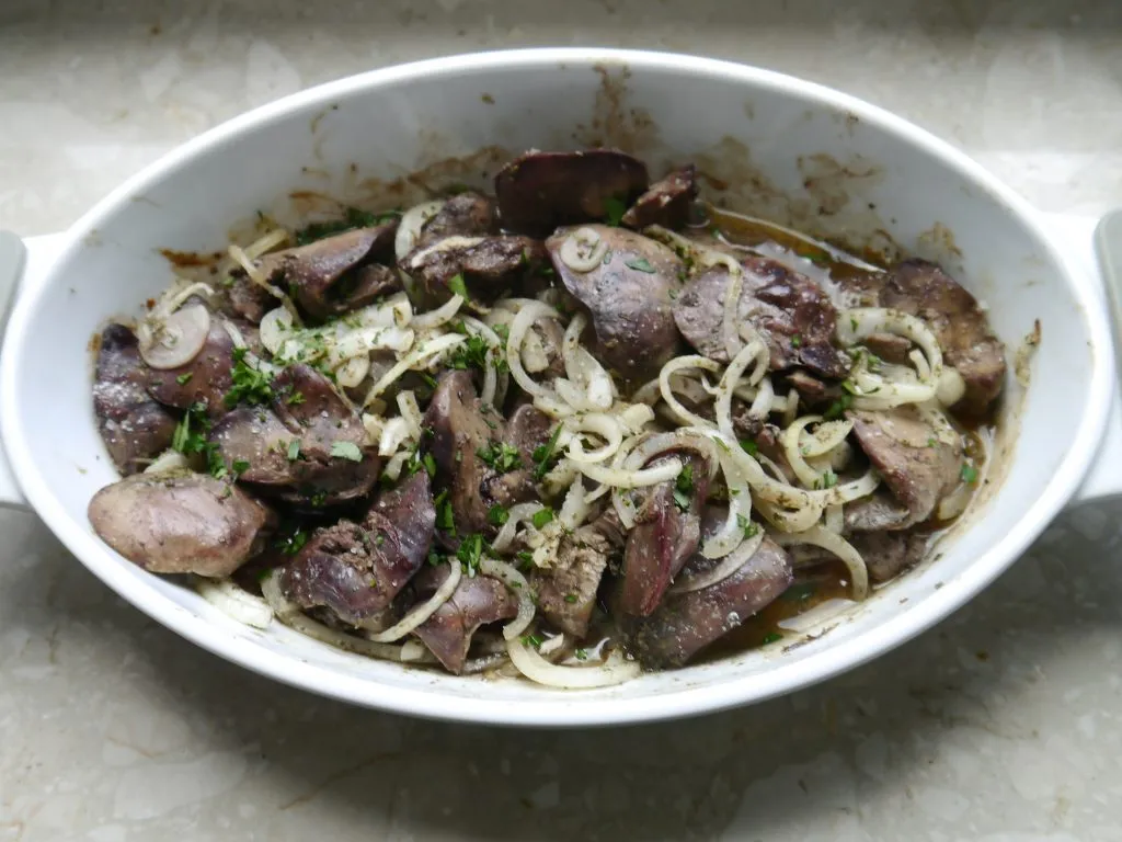 Wątróbka drobiowa w diecie – zaskakująco zdrowy czy niebezpieczny składnik?