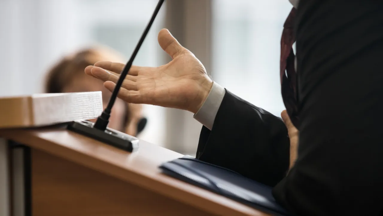 Ile trwa przesłuchanie świadka w sądzie? Zaskakujące fakty i czynniki