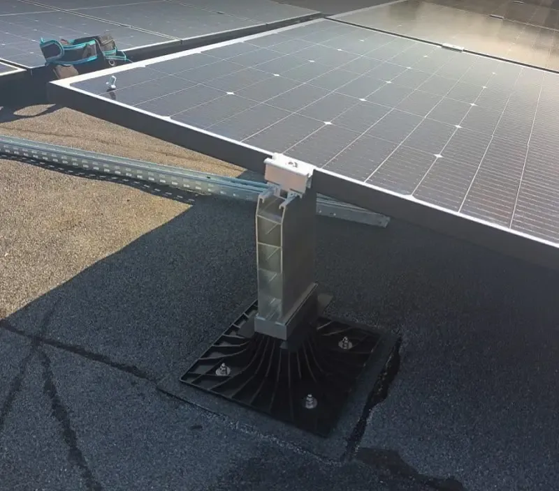 Montaż paneli fotowoltaicznych na papie: skuteczne metody i wskazówki