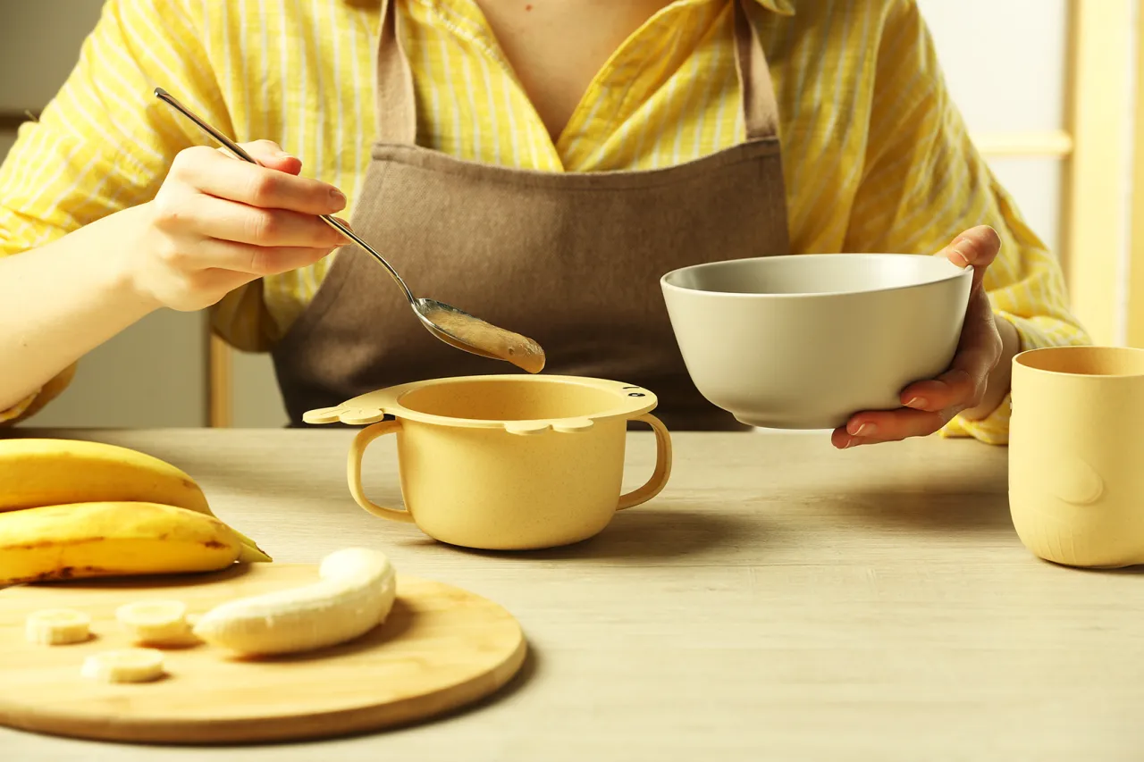 Pierwszy banan niemowlaka: bezpieczny wiek, idealne przygotowanie i wskazówki