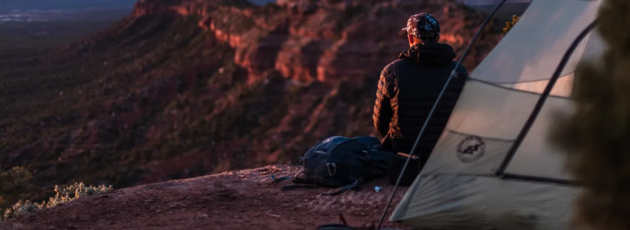 Co zabrać na biwak klasowy? Niezbędna lista rzeczy do spakowania