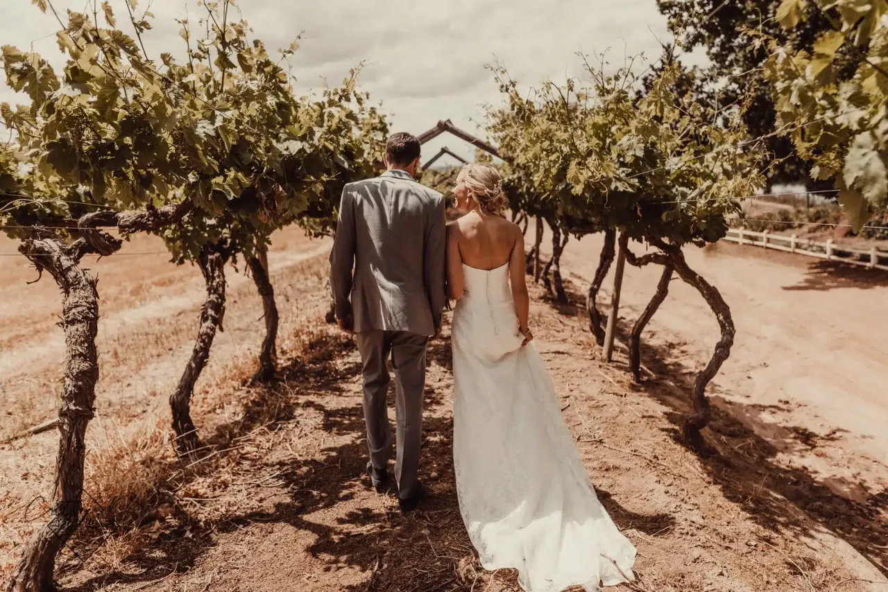 Ile wina na wesele? Sprawdź, jak uniknąć marnotrawstwa