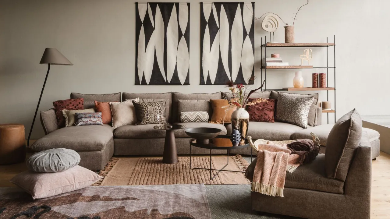 Co postawić na meblach w salonie, aby dodać mu charakteru i stylu?