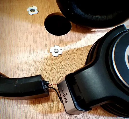 Ile kosztuje naprawa słuchawek bezprzewodowych? Ceny, które zaskakują