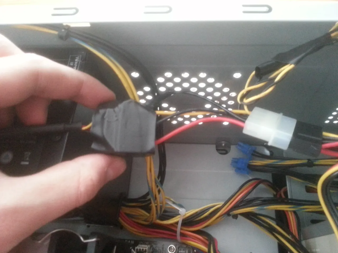 Czy można podłączyć wentylator chłodnicy na krótko? Uważaj na ryzyko