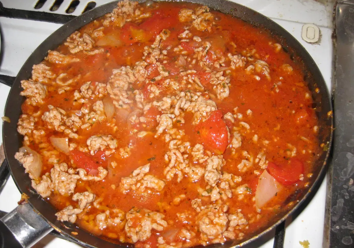 Szybki i smaczny sos do spaghetti z pomidorami z puszki, który zachwyci Szybki i smaczny sos do spaghetti z pomidorami z puszki, który zachwyci