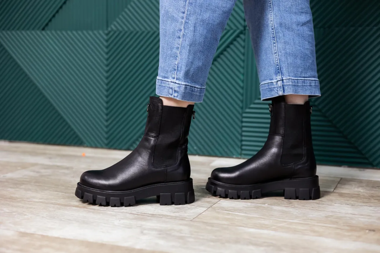 Jakie spodnie do trzewików damskich? Idealne połączenia na każdą okazję