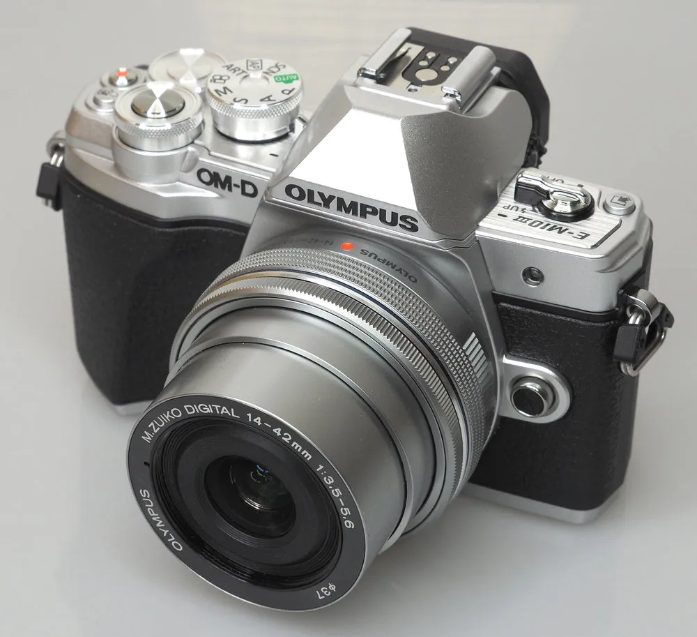 Najlepsze obiektywy do Olympus OM-D E-M10 Mark III - porównanie