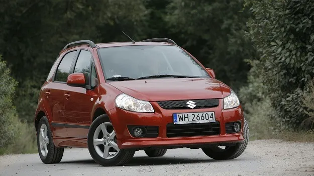 Gdzie są bezpieczniki w Suzuki SX4? Kluczowe lokalizacje i funkcje Gdzie są bezpieczniki w Suzuki SX4? Kluczowe lokalizacje i funkcje