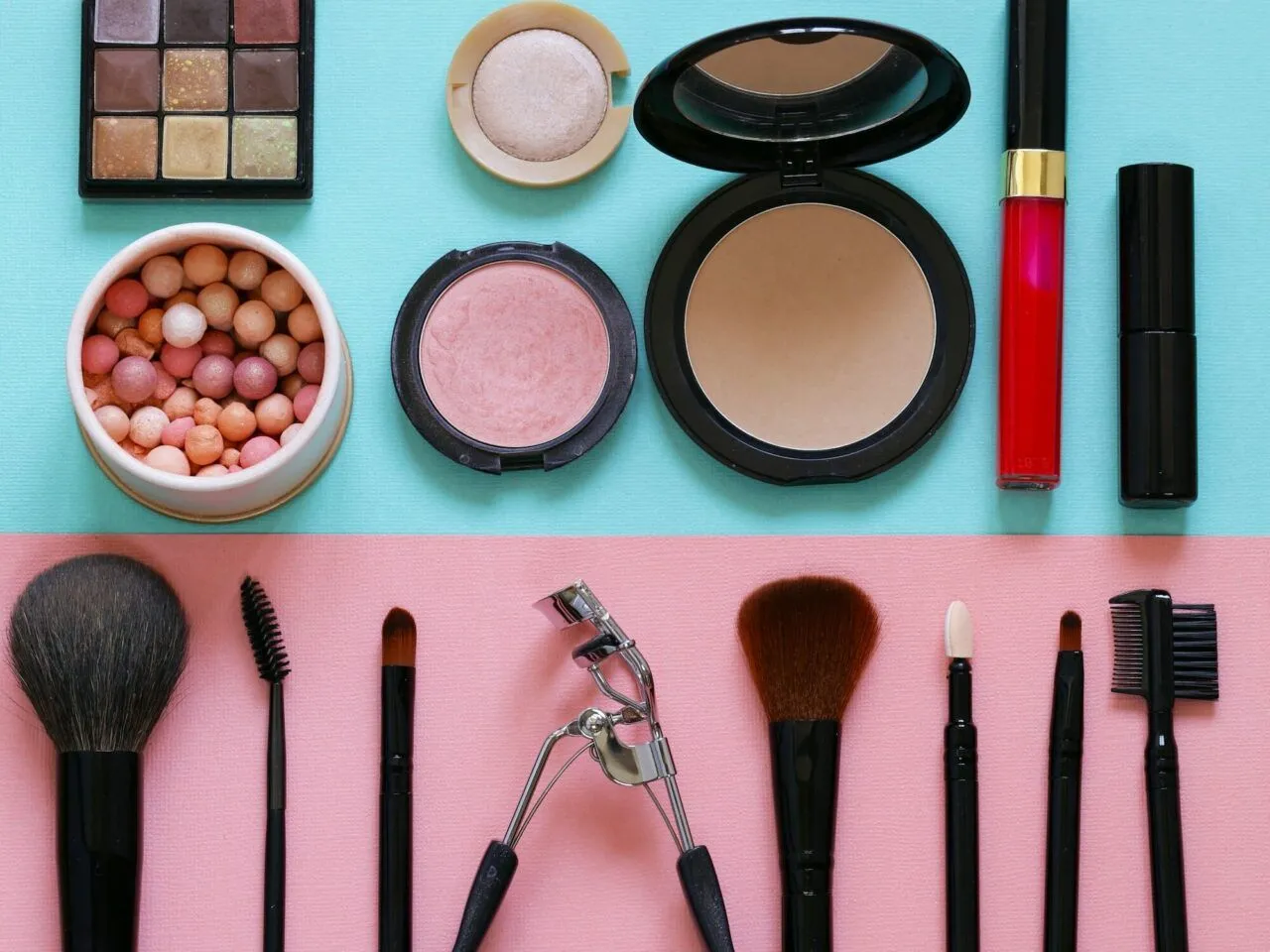 Jakie kosmetyki do makijażu wybrać, aby wyglądać olśniewająco?