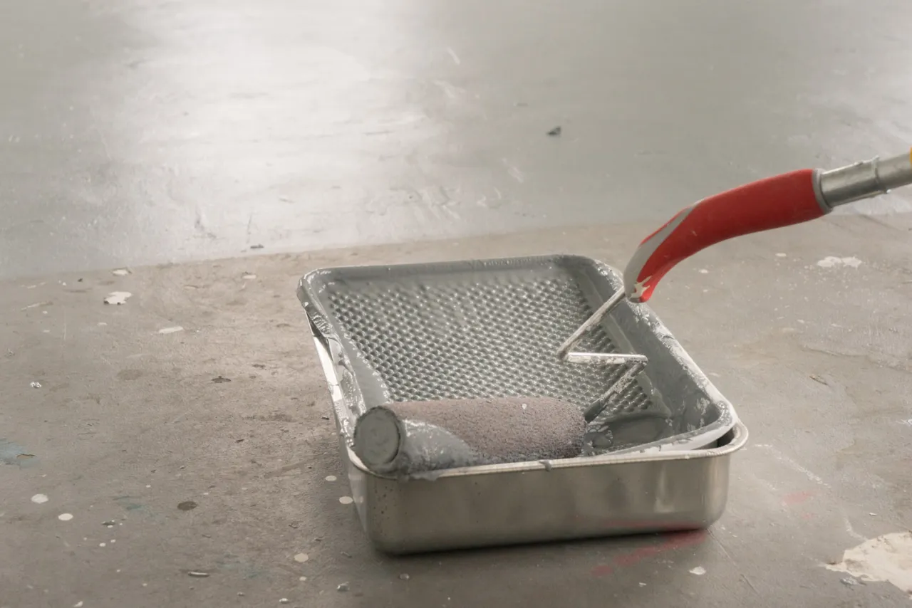 Jaką farbę do betonu w garażu wybrać, aby uniknąć problemów? Jaką farbę do betonu w garażu wybrać, aby uniknąć problemów?