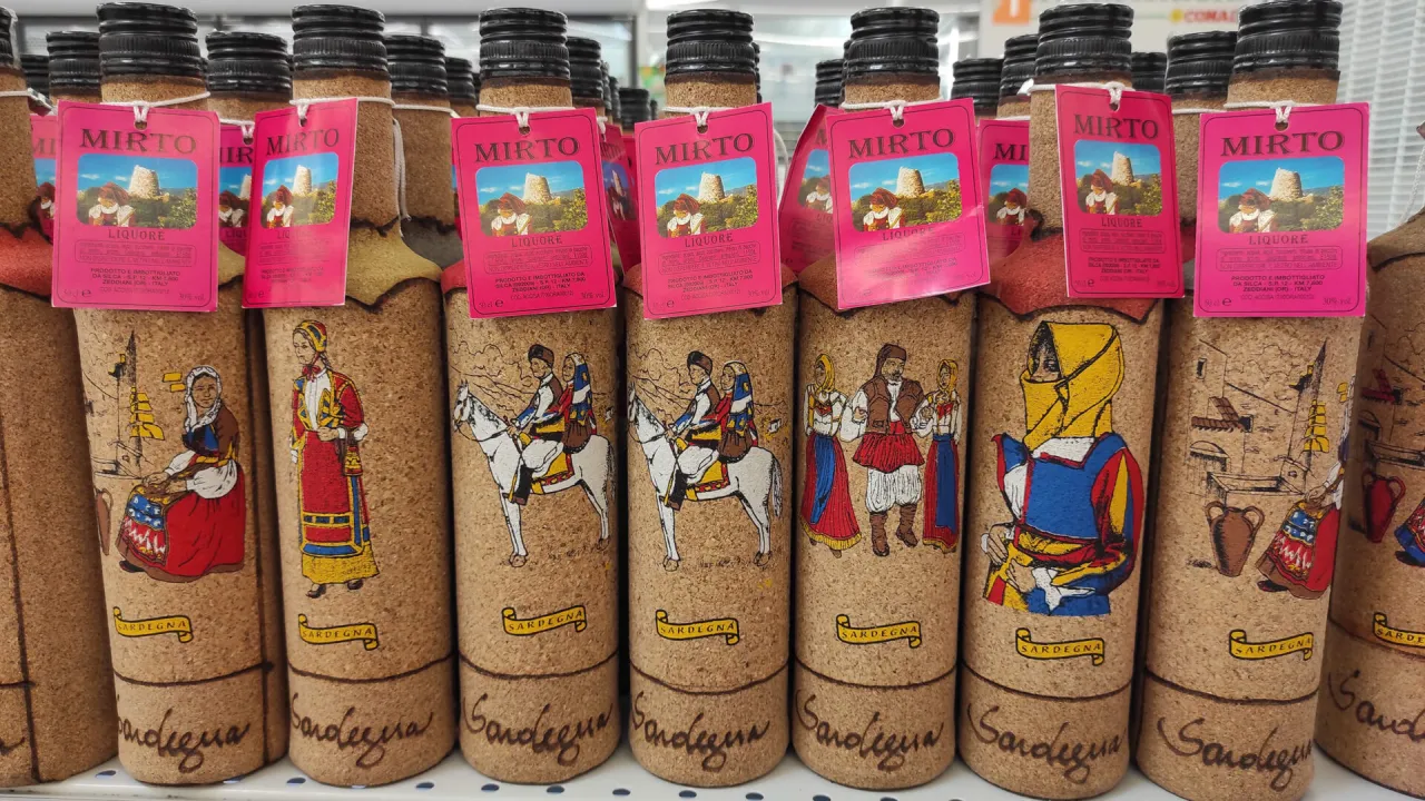 Co warto przywieźć z Sardynii: 10 unikalnych pamiątek i prezentów