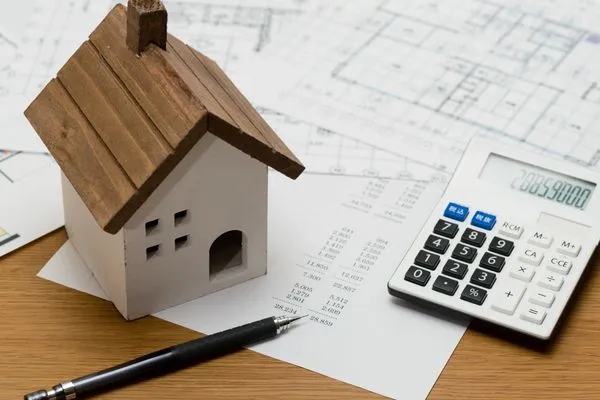 Czy ubezpieczyciel może żądać faktur za naprawę i co to oznacza dla Ciebie?