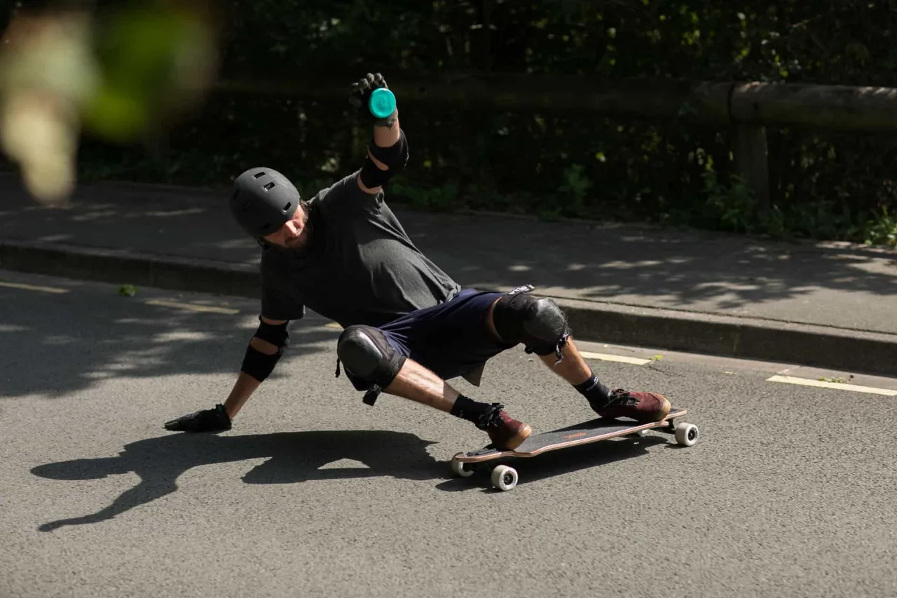 Jak szybko nauczyć się jeździć na deskorolce bez kontuzji i frustracji