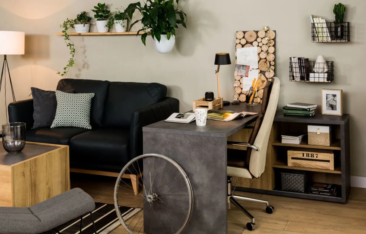 Jak wydzielić biuro w salonie - praktyczne pomysły na przestrzeń