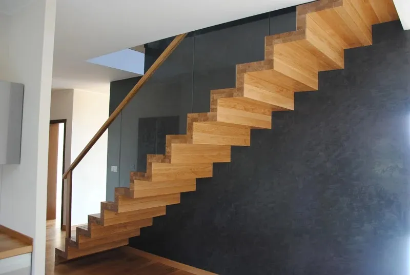 Schody dywanowe czy klasyczne - które wybrać, aby uniknąć błędów?