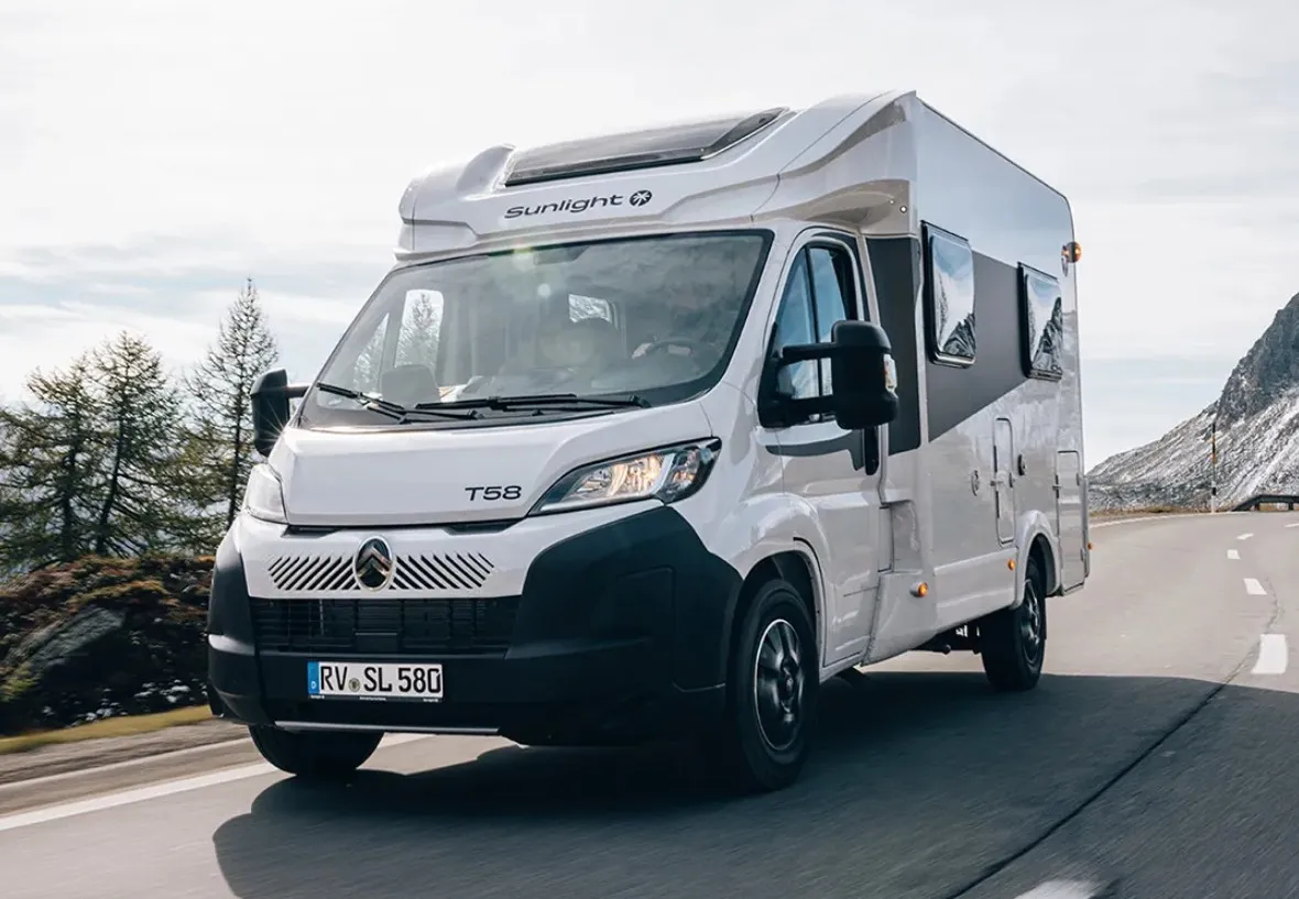 Zima w kamperze – jak zmienić narciarski wyjazd w prawdziwą przygodę?