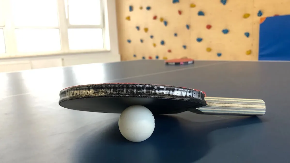 Gdzie grać w tenis stołowy w Warszawie? Najlepsze miejsca i treningi