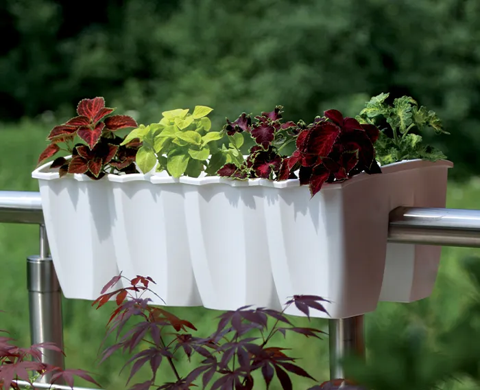 Jak zamontować doniczkę na balustradę bez błędów i trudności