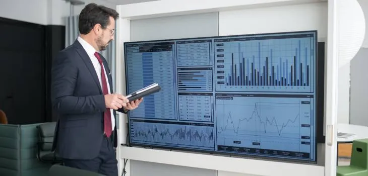 Zarobki w banku: poznaj wynagrodzenia na wszystkich stanowiskach