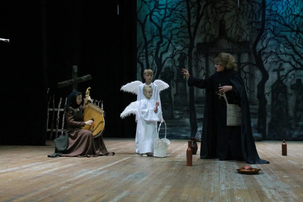 Dziady cz 2 spektakl: recenzje, bilety i tajemnice teatralnej interpretacji