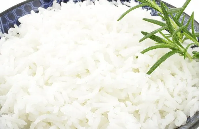 Czy ryż ma gluten? Odkryj prawdę o bezpieczeństwie żywności bezglutenowej