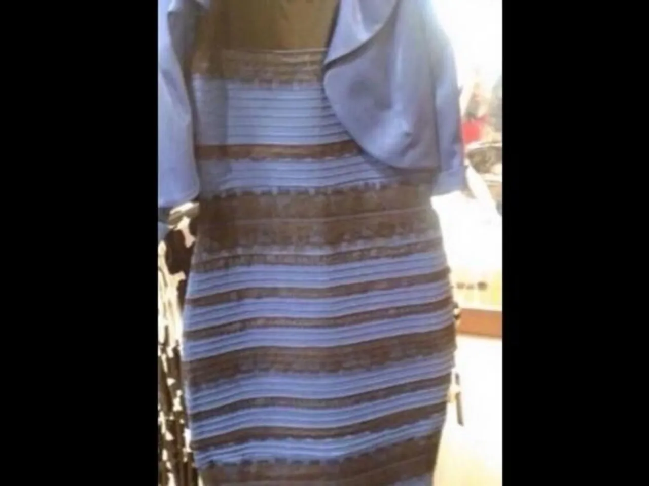 ¿Es el vestido dorado o azul? La verdad detrás de la controversia