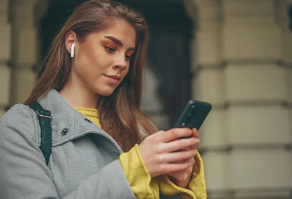 Ile trzyma bateria w AirPods? Sprawdź, jak maksymalnie wykorzystać czas pracy