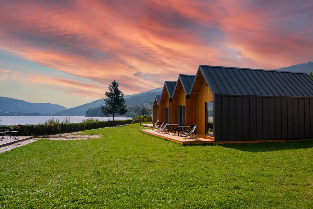 Najlepsze domki letniskowe nad Jeziorem Żywieckim - idealne na wypoczynek