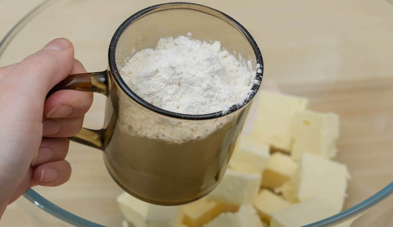 Kruche ciasto przepis na szklanki – prosta receptura, którą pokochasz